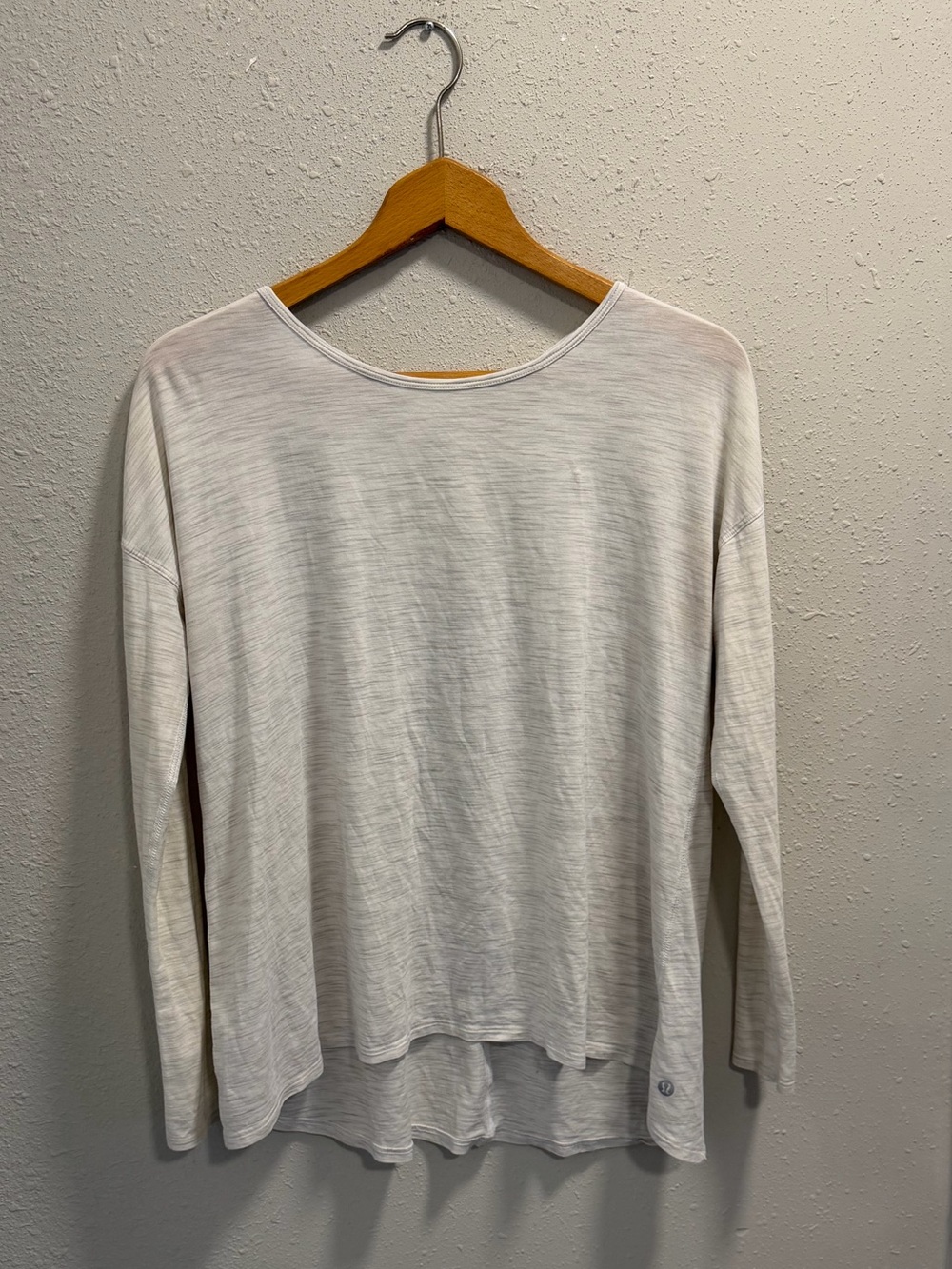 Lululemon Back Into It Long Sleeve
Space Dye White Gray Size 6